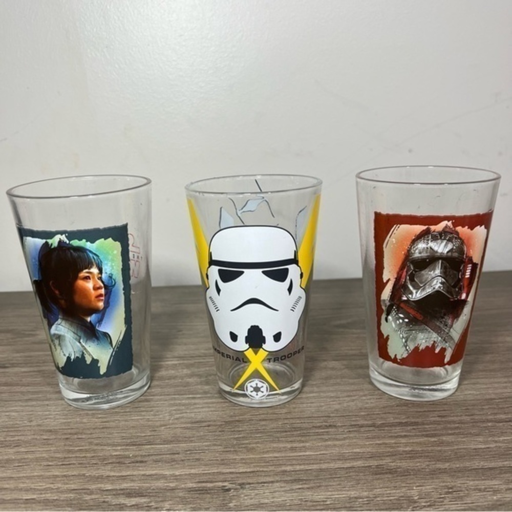 3 collectible Star Wars glasses